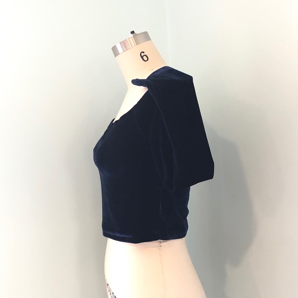 MINKPINK blue velvet off-shoulder crop top - Picture 5 of 8